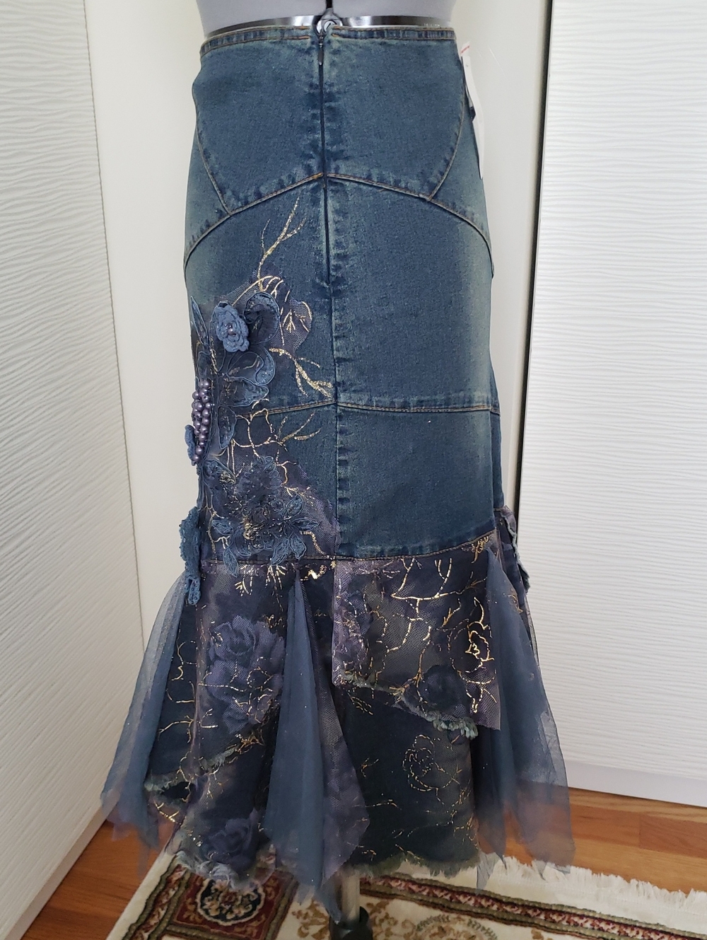 West 36th Blue Denim Floral Embroidered Mermaid Skirt Sz.L NWT - Picture 3 of 7